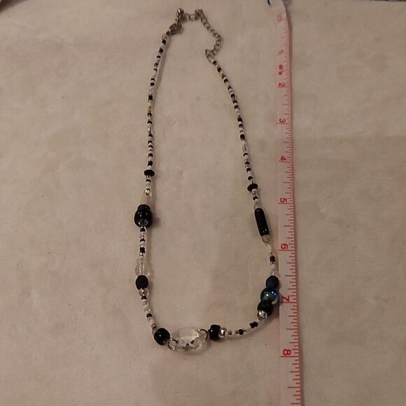 9 Assorted Necklaces - Picture 8 of 11